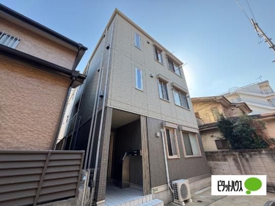 �����s������~���Q���ڂ̃A�p�[�g�̌����O��