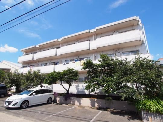 �����s�����擌�ɋ��P���ڂ̃}���V�����̌����O��