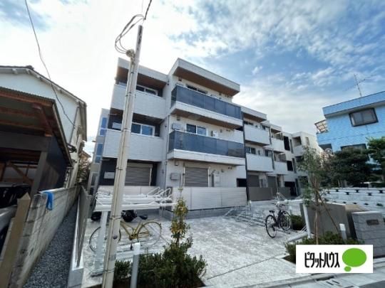 �����s�����拻��Q���ڂ̃A�p�[�g�̌����O��