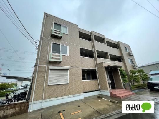 �����s�������Q���ڂ̃A�p�[�g�̌����O��