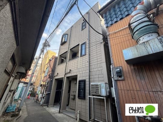 �����s�������Z�����̃e���X�n�E�X�̌����O��