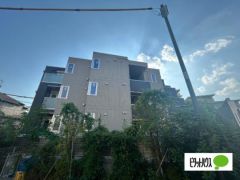 �����s�������Q���ڂ̃A�p�[�g�̌����O��