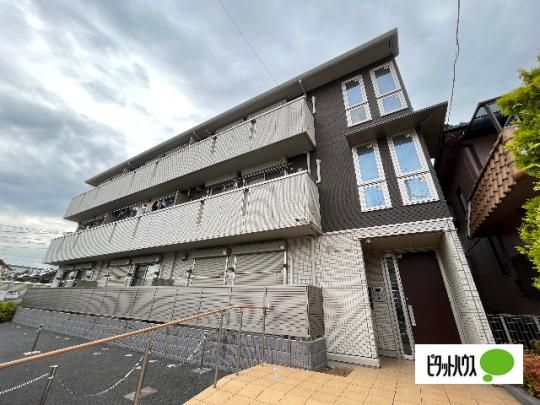 �����s������x�V���Q���ڂ̃A�p�[�g�̌����O��